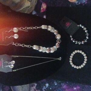 2 Paparazzi Jewelry Sets